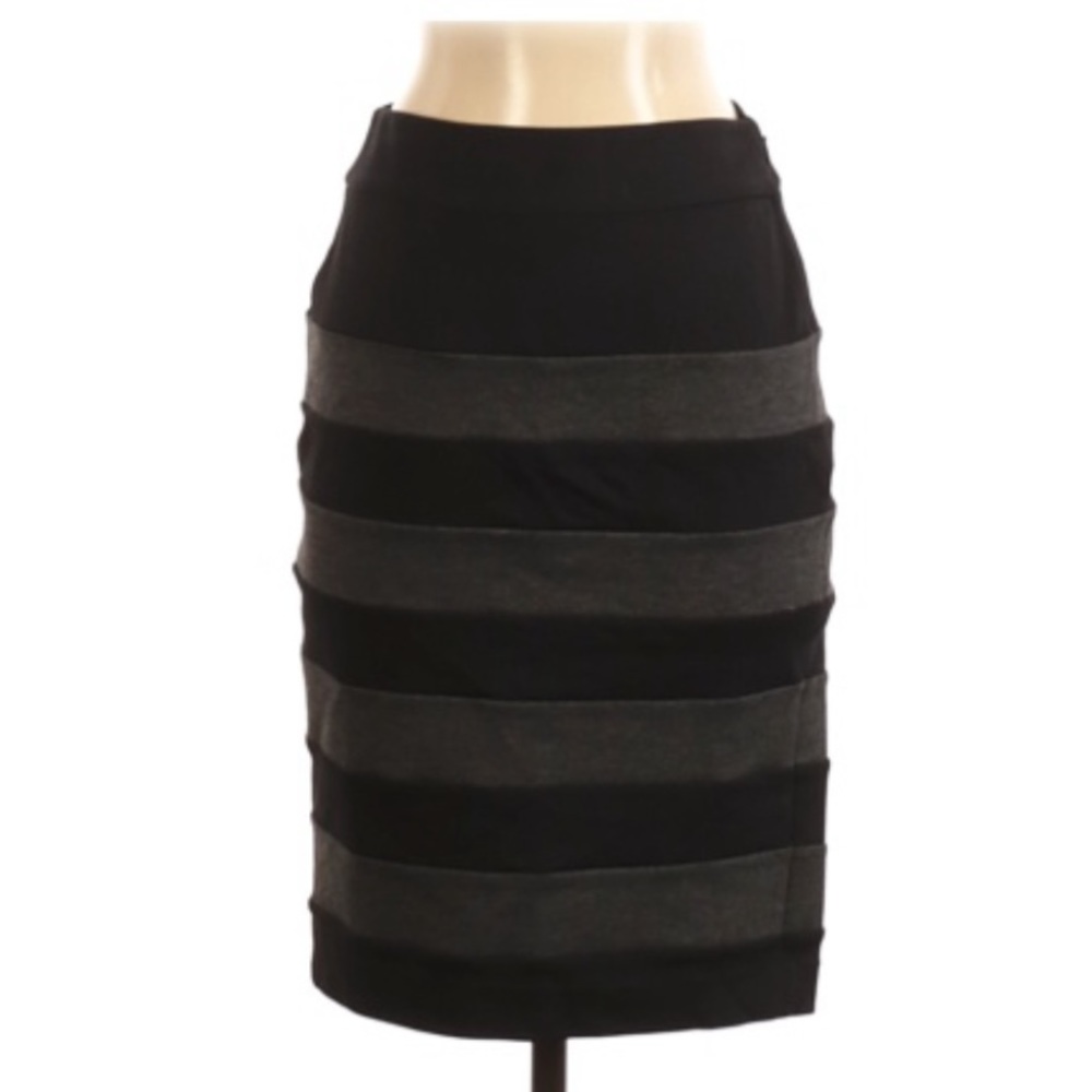 ❤️‍🔥3/$25❤️‍🔥White House Black Market Striped Skirt